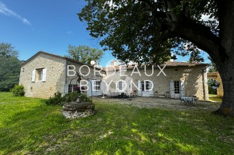 En exclusivité à Bordeaux & Beyond - Cette ferme de quatre chambres a conservé son charme tout en offrant le confort d'une vie moderne.